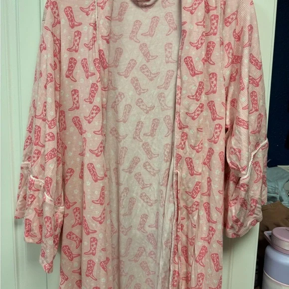 Pink Staykation Robe - Picture 2 of 4